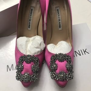 Manolo Blahnik hangisi in hot pink satin size 35.5